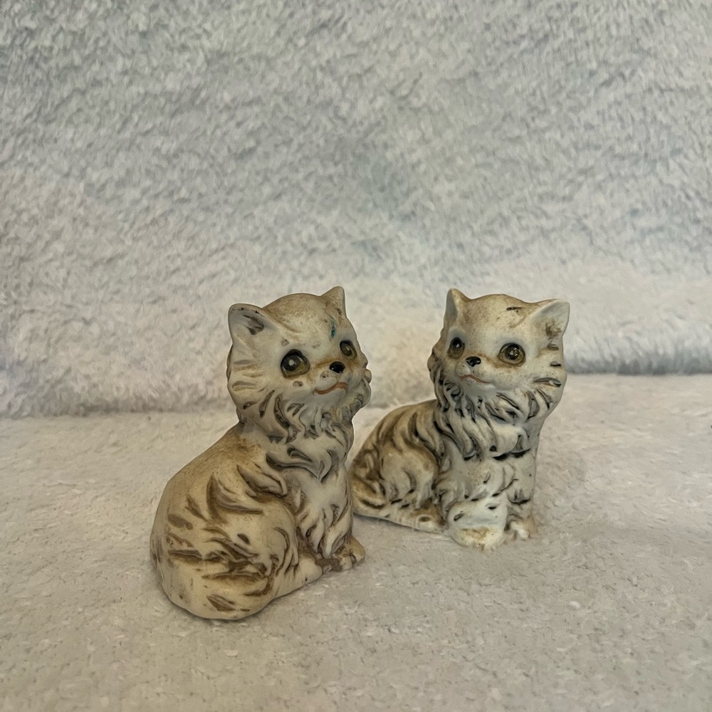 Charming Pair of vintage Cat Figurines